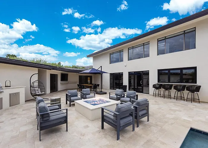 Luxury Manor With Pool, Spa, Pickleball, Views, Golf *