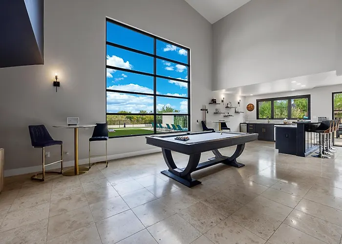 Luxury Manor With Pool, Spa, Pickleball, Views, Golf