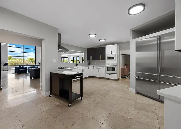 Luxury Manor With Pool, Spa, Pickleball, Views, Golf *