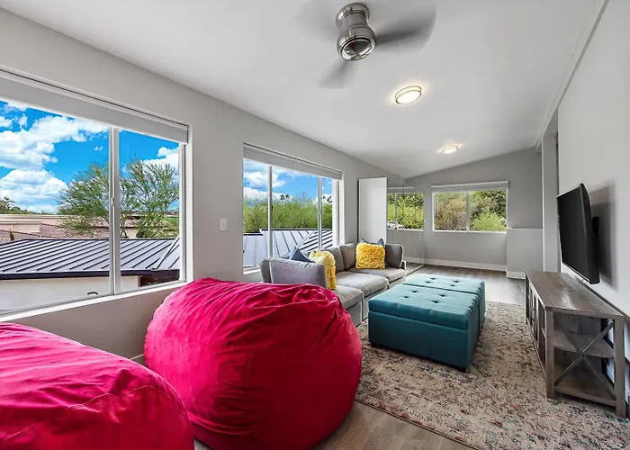 Luxury Manor With Pool, Spa, Pickleball, Views, Golf Holiday home Scottsdale